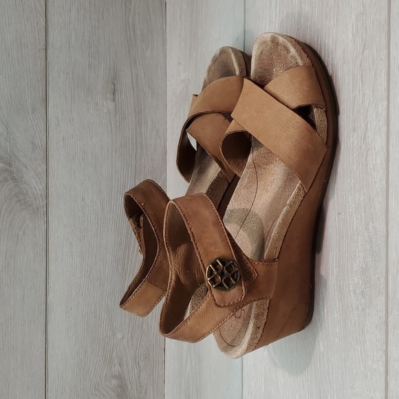 Ugg Australia Women Leather Wedge Sandals shoes sz 5 - Picture 2 of 13